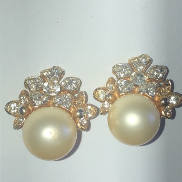 Kenneth Jay Lane KJL Vintage Gold Tone Faux Pearl CZ Rhinestone Clip On Earrings - Picture 1 of 8